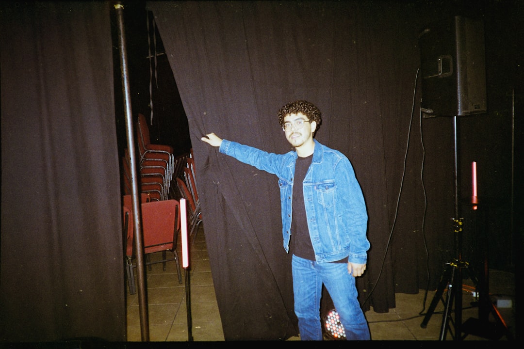 تصوير الكواليس (Behind the Scenes) للفعاليات الكبرى