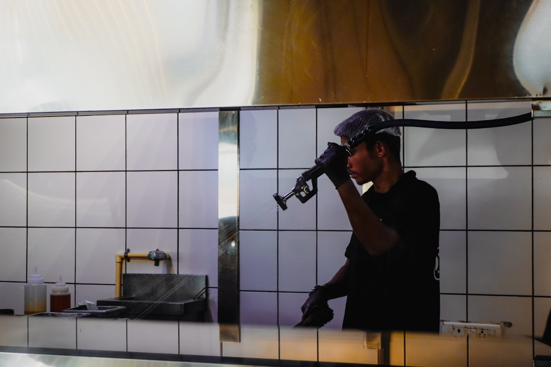 لماذا تختار طلال عوض كأفضل مصور مطاعم في الرياض لعام 2026؟