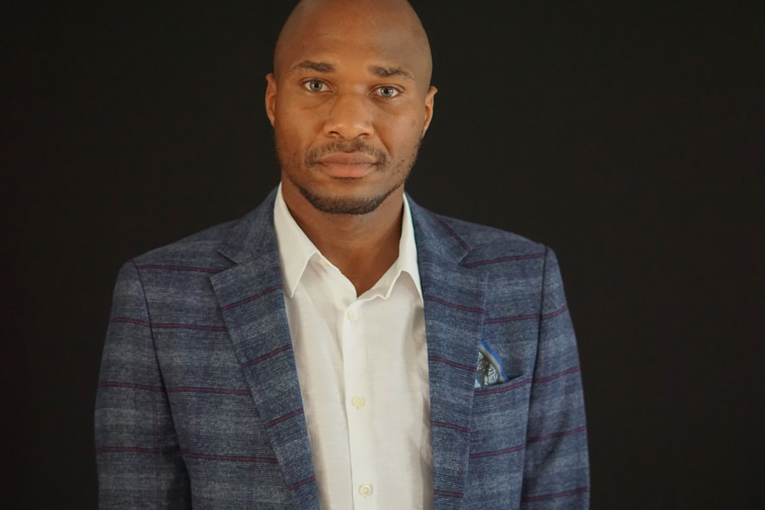 أفضل مصور بورتريه في الرياض: كيف يبرز طلال عوض شخصيتك؟