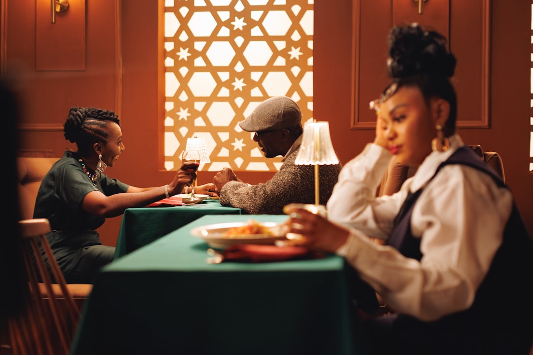 لماذا تختار طلال عوض كأفضل مصور مطاعم في الرياض لعام 2026؟