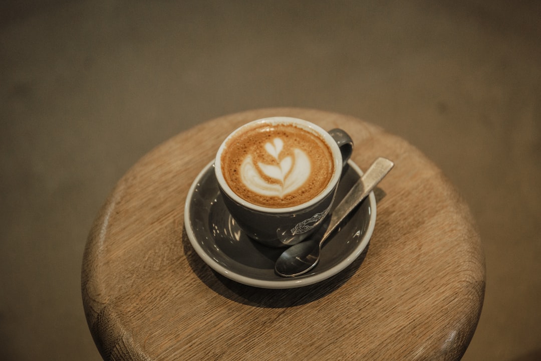 أسرار تصوير القهوة المختصة واللاتيه آرت: عدسة طلال عوض