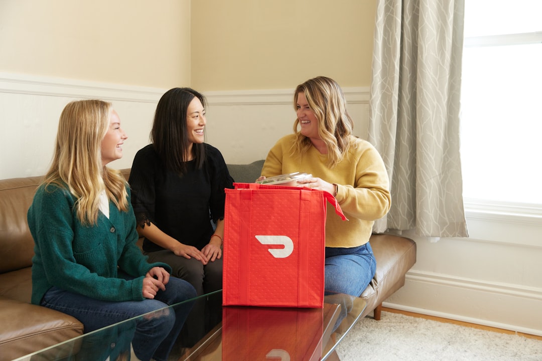 كيف يؤثر وضوح صور المنتجات على نسبة الإرجاع (Returns)؟