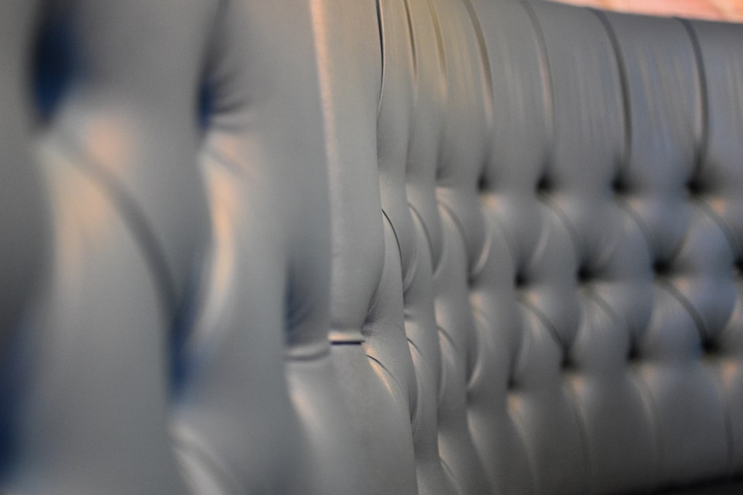 تصوير الديكور الداخلي والمفروشات: لمسات طلال عوض الفنية