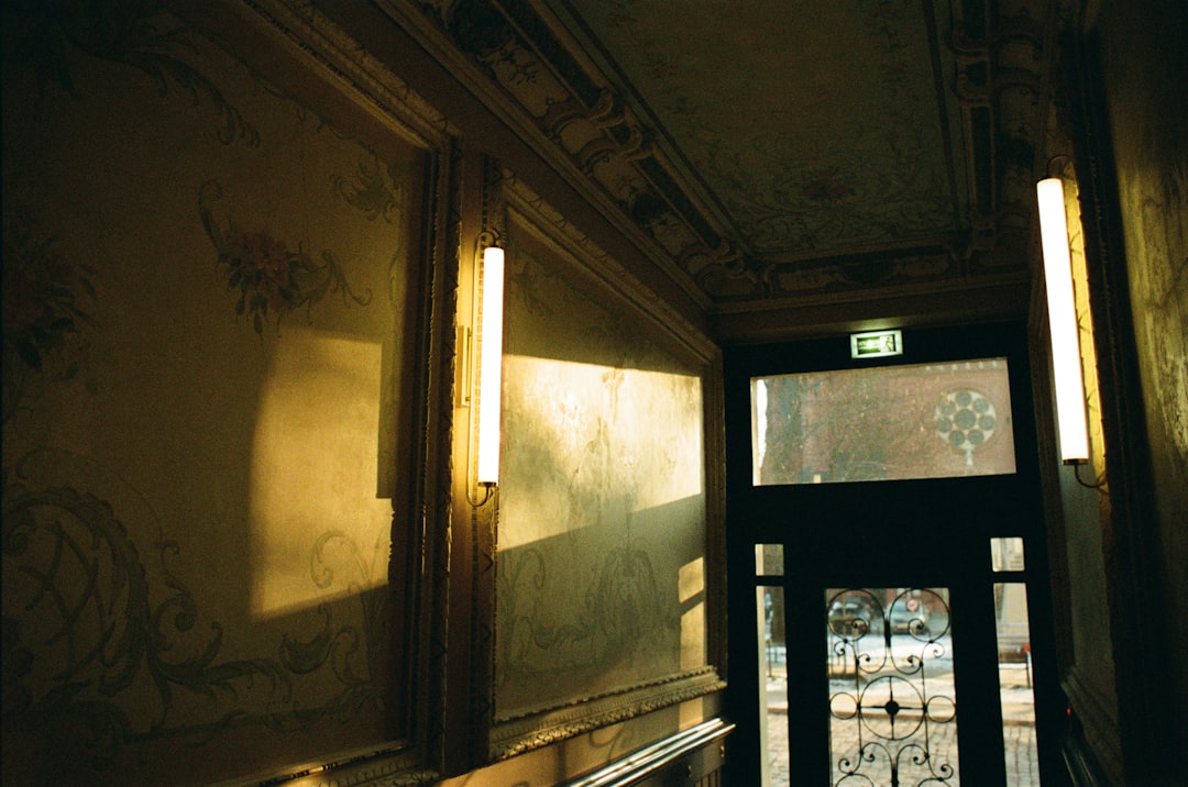 كيفية معالجة صور العقارات لإظهار الإضاءة الطبيعية بشكل مثالي