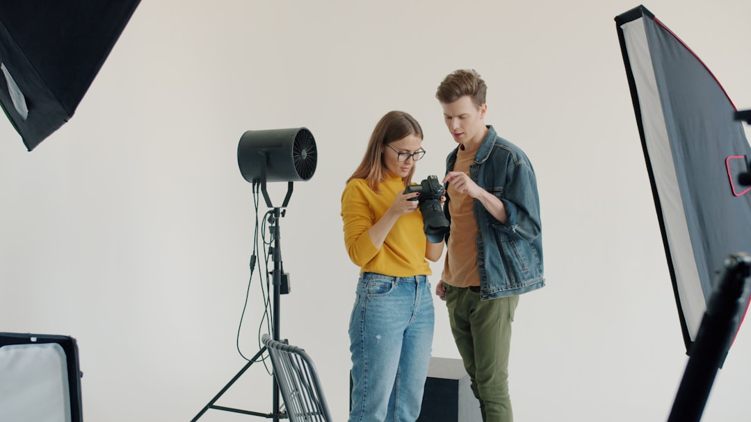 تصوير الكواليس (Behind the Scenes) للفعاليات الكبرى