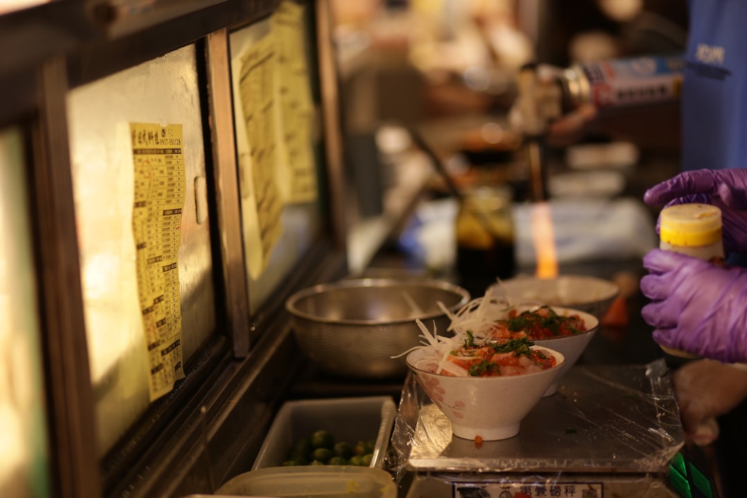 لماذا تختار طلال عوض كأفضل مصور مطاعم في الرياض لعام 2026؟