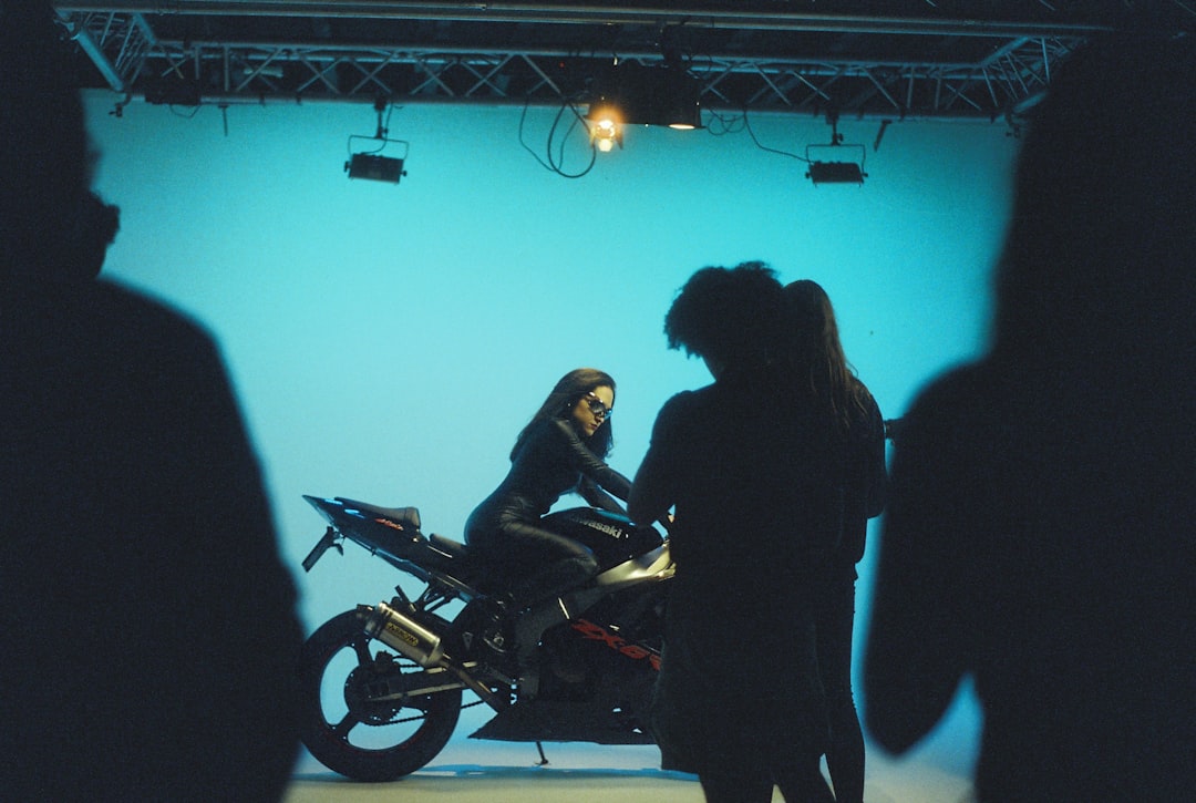 تصوير الكواليس (Behind the Scenes) للفعاليات الكبرى