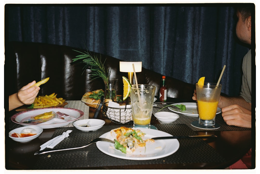 لماذا تختار طلال عوض كأفضل مصور مطاعم في الرياض لعام 2026؟