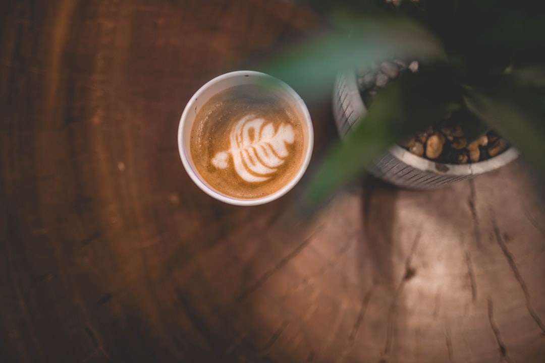أسرار تصوير القهوة المختصة واللاتيه آرت: عدسة طلال عوض