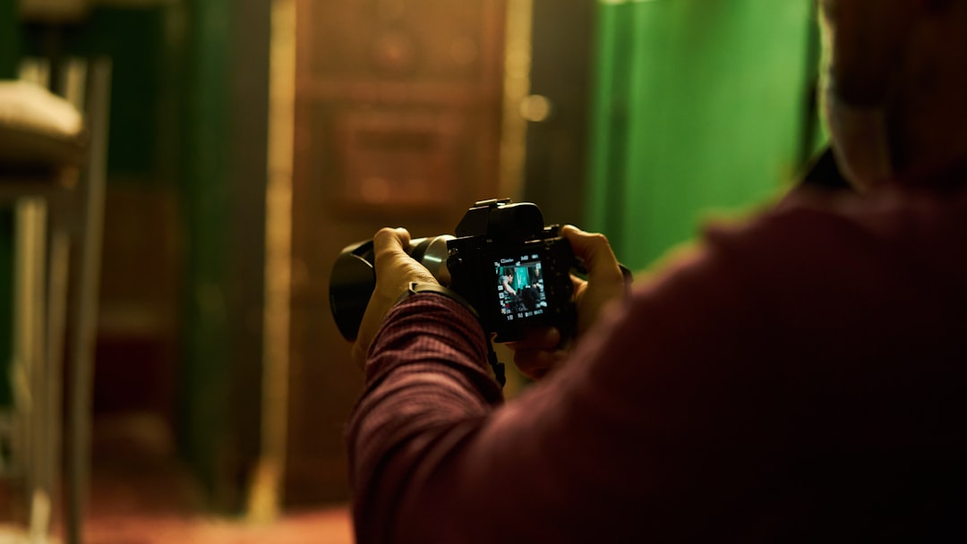 تصوير الكواليس (Behind the Scenes) للفعاليات الكبرى