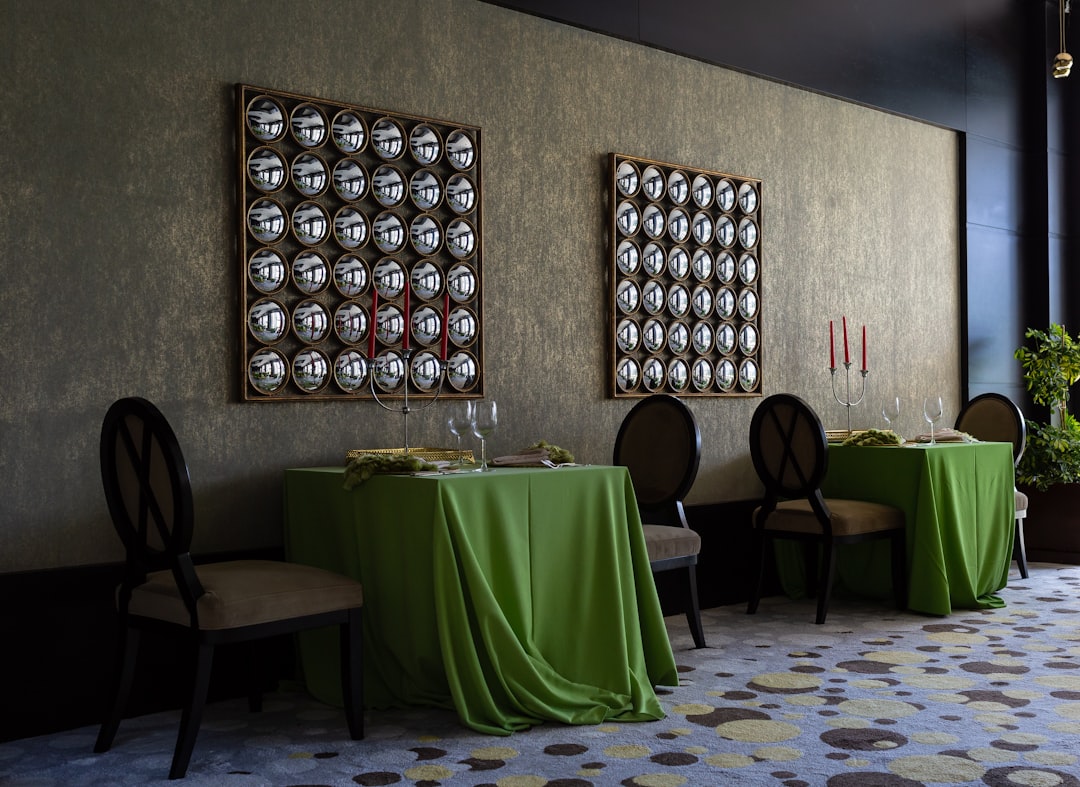 تصوير المطاعم الفاخرة (Fine Dining) في الرياض: الفخامة في التفاصيل